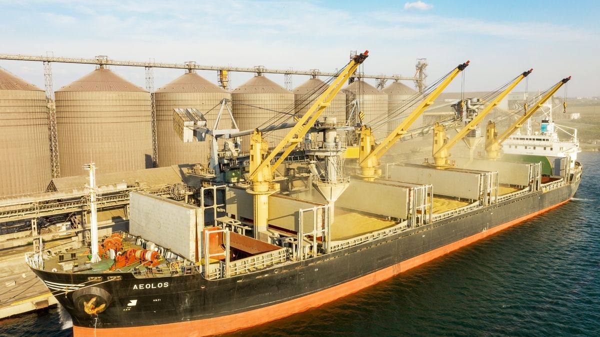 Ukrajinský přístav opustila první loď s obilím